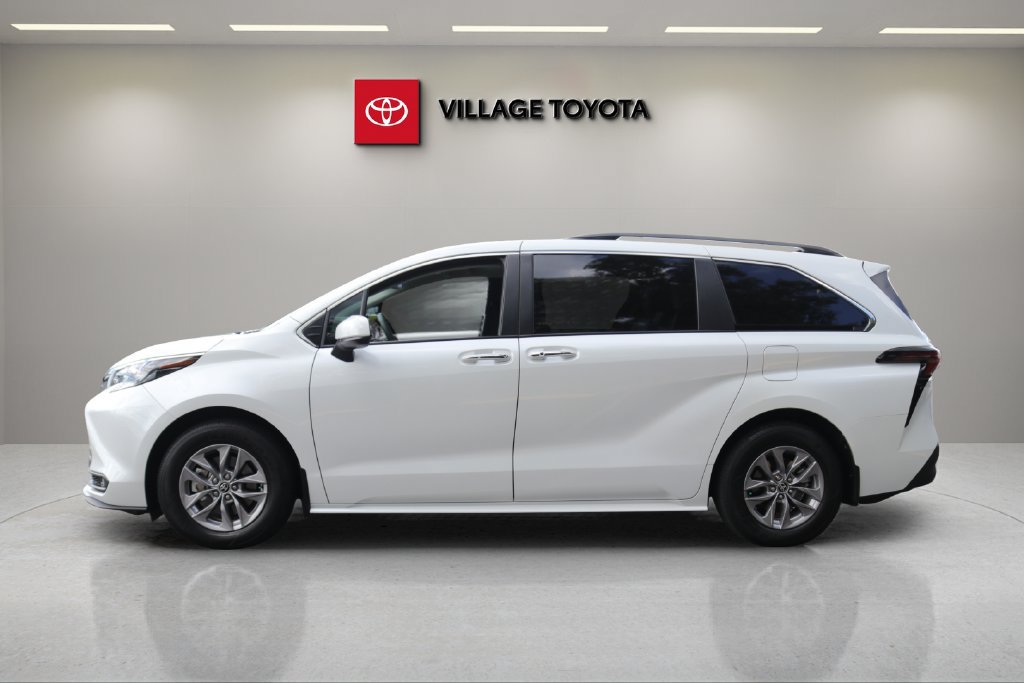 Certified 2026 Toyota Sienna XLE FWD image 2