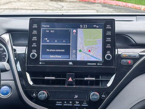 Used 2024 Toyota Camry XLE image 17