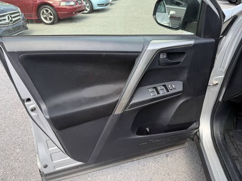Used 2015 Toyota RAV4 LE FWD image 10