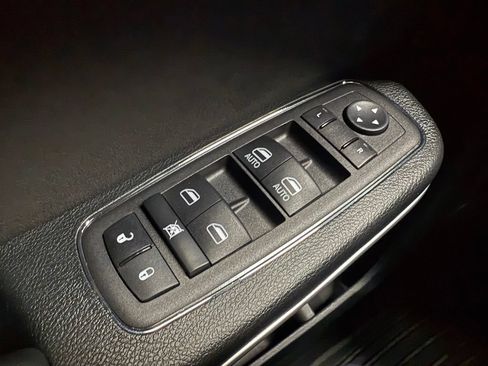 Used 2023 Chrysler 300 C RWD image 20