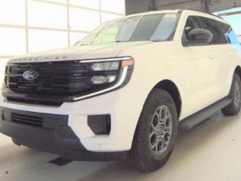 Used 2025 Ford Expedition Active AWD/4WD image 1