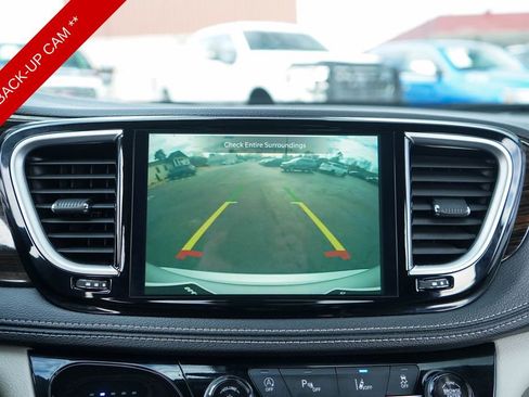 Used 2024 Chrysler Pacifica Limited image 19