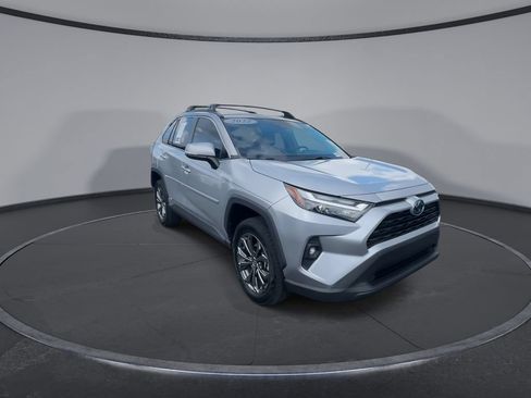 Used 2022 Toyota RAV4 XLE Premium AWD/4WD image 6