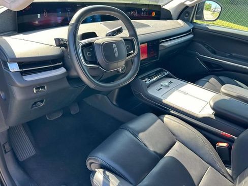 Used 2025 Lincoln Navigator Reserve AWD/4WD image 12