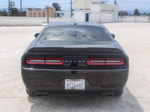 Used 2019 Dodge Challenger SXT RWD image 5