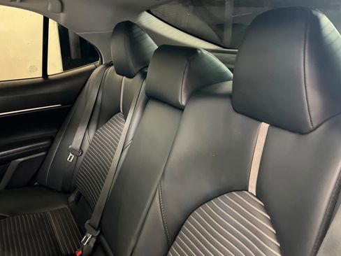 Used 2020 Toyota Camry SE image 21