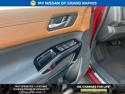 New 2026 Nissan Pathfinder Platinum AWD/4WD image 12