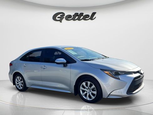 Used 2025 Toyota Corolla LE FWD image 2