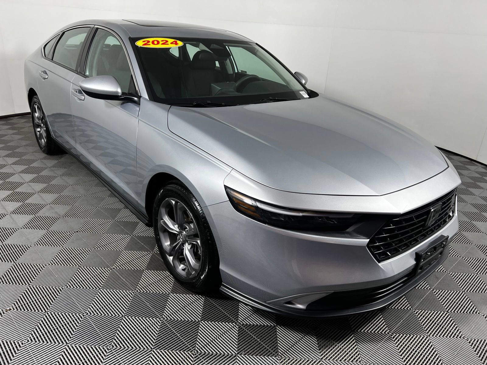 Used 2024 Honda Accord EX image 3