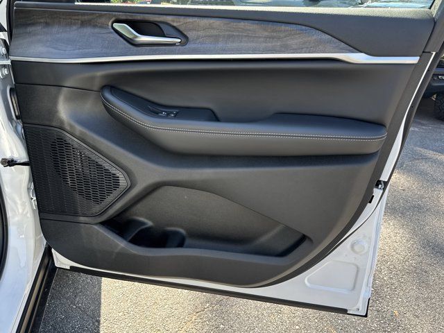 New 2027 Jeep Grand Cherokee Altitude RWD image 14
