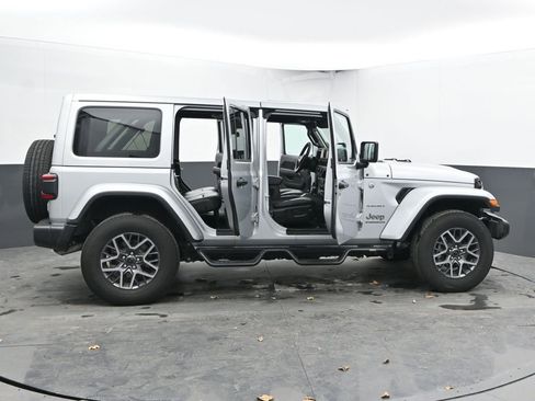 Used 2024 Jeep Wrangler Sahara image 52