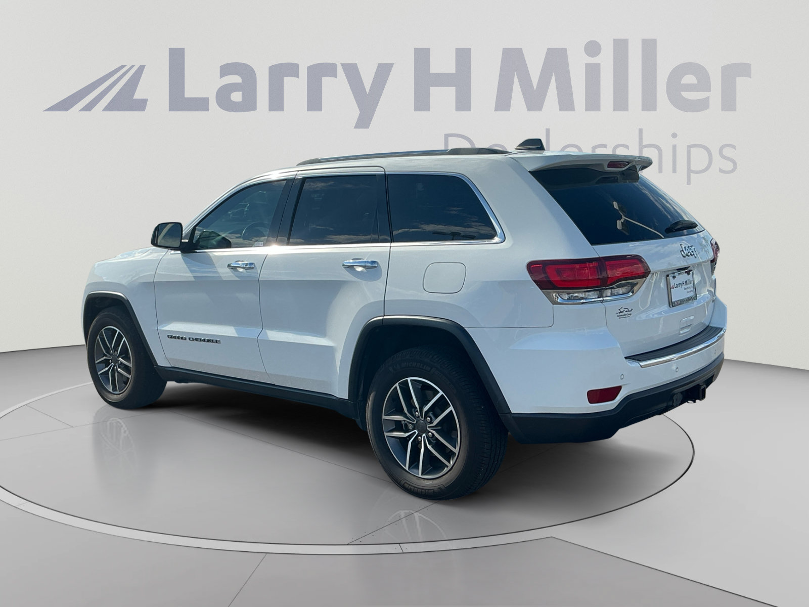 Used 2021 Jeep Grand Cherokee Limited w/ Trailer Tow Group IV RWD image 3