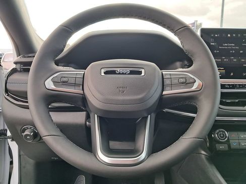 Used 2025 Jeep Compass Latitude w/ Convenience Group image 28