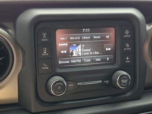 Used 2018 Jeep Wrangler Sport AWD/4WD image 19