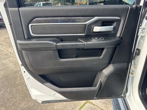 Used 2024 RAM 3500 Big Horn image 28