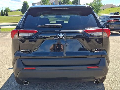 Used 2025 Toyota RAV4 XLE AWD/4WD image 5