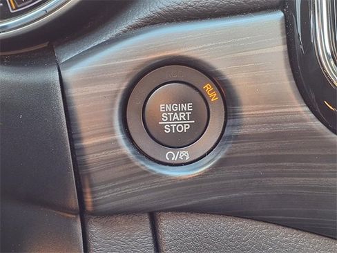 Used 2022 Jeep Grand Cherokee Laredo X image 7