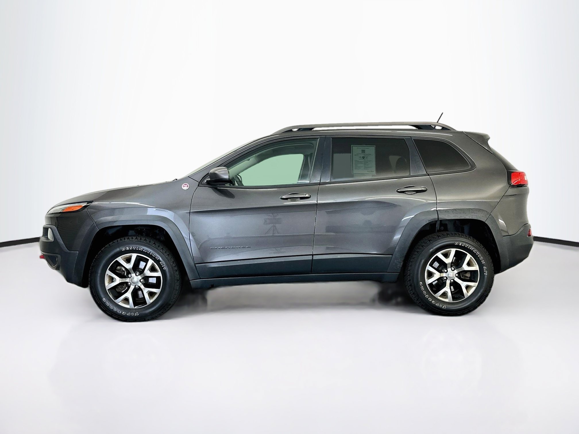 Used 2015 Jeep Cherokee Trailhawk w/ Cold Weather Group AWD/4WD image 4