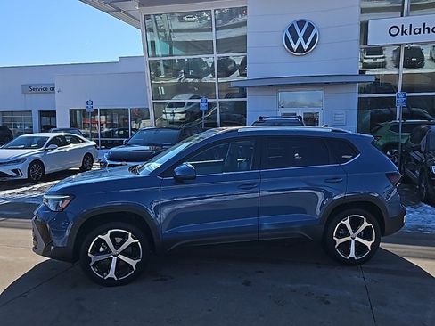 Used 2025 Volkswagen Taos SEL image 8