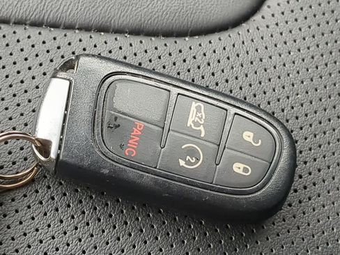 Used 2019 Jeep Cherokee Limited image 33