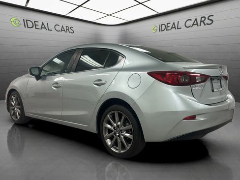 Used 2018 MAZDA MAZDA3 Touring FWD image 3