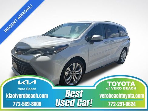 Used 2024 Toyota Sienna Platinum FWD image 1