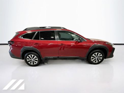 Used 2023 Subaru Outback Premium image 4