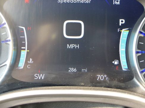 Used 2026 Chrysler Pacifica Select FWD image 28