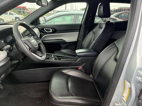 Used 2025 Jeep Compass Limited AWD/4WD image 21