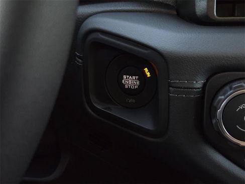 New 2025 Jeep Gladiator Rubicon w/ Convenience Group image 19