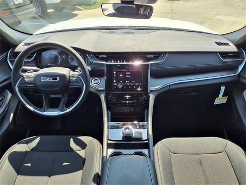 New 2025 Jeep Grand Cherokee L Laredo image 7