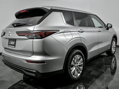 New 2026 Mitsubishi Outlander ES image 8