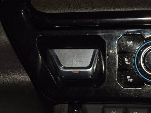 Used 2023 GMC Sierra 1500 AT4 w/ AT4 Premium Package AWD/4WD image 33