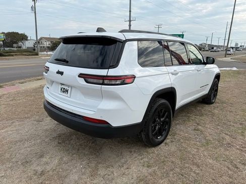 Certified 2024 Jeep Grand Cherokee L Laredo AWD/4WD image 7