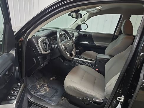 Used 2018 Toyota Tacoma SR5 image 28