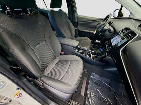 Used 2017 Toyota Prius Three w/ Carpet Mat Package FWD image 15