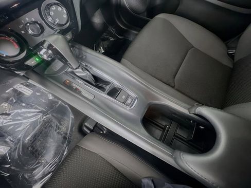 Used 2022 Honda HR-V Sport image 25