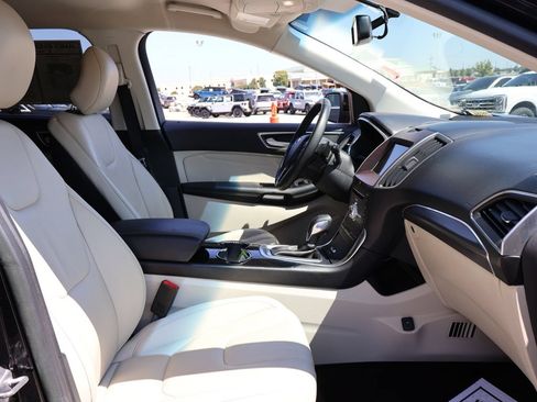 Used 2017 Ford Edge Titanium w/ Technology Package AWD/4WD image 8