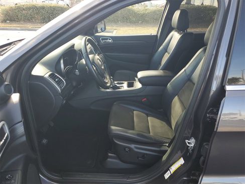 Used 2021 Jeep Grand Cherokee Laredo X image 18