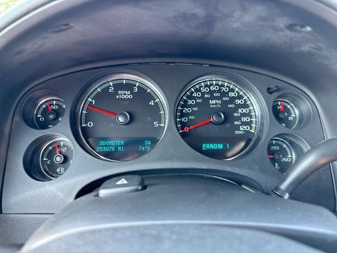 Used 2009 GMC Sierra 2500 SLT w/ SLT Convenience Package AWD/4WD image 12