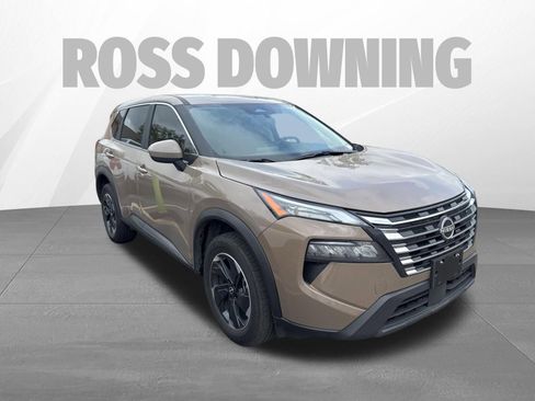 Used 2025 Nissan Rogue SV image 3