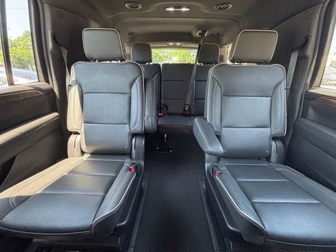 Used 2024 Chevrolet Suburban Premier AWD/4WD image 18