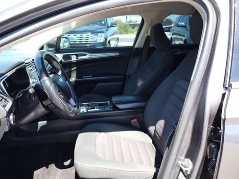 Used 2020 Ford Fusion SE FWD image 12