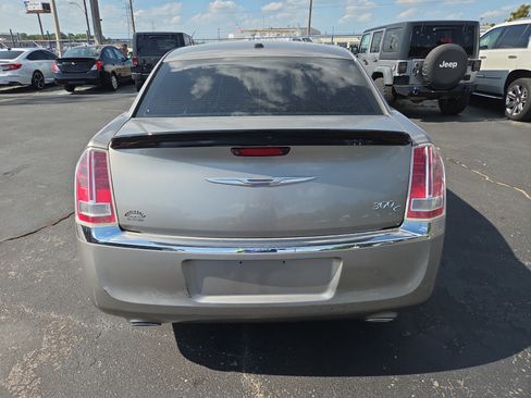 Used 2014 Chrysler 300 C RWD image 4