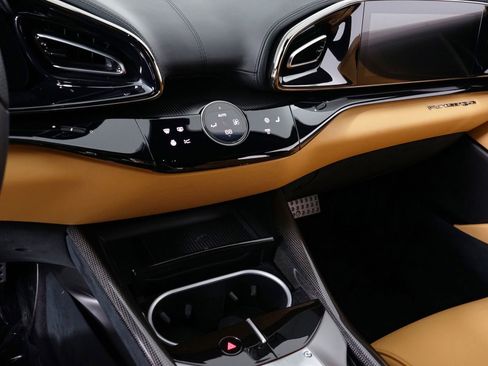 Used 2024 Ferrari Purosangue Base image 29