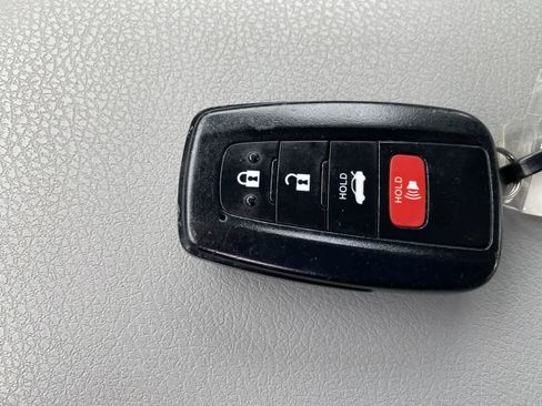Used 2023 Toyota Camry SE w/ Cold Weather Package FWD image 32
