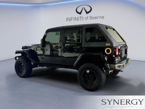 Used 2017 Jeep Wrangler Unlimited Sahara AWD/4WD image 7