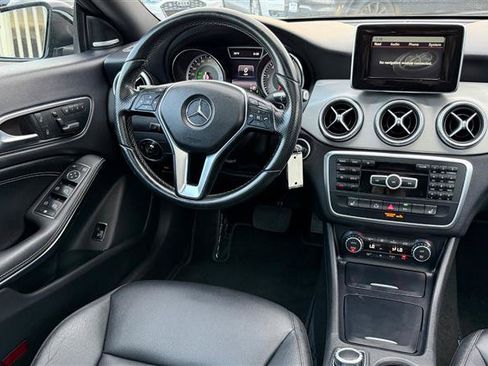 Used 2014 Mercedes-Benz CLA 250 image 17