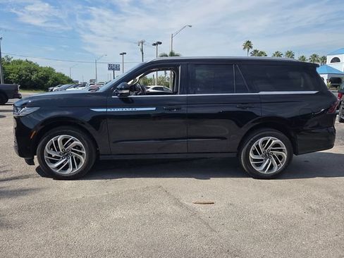 Used 2025 Lincoln Navigator Reserve AWD/4WD image 6