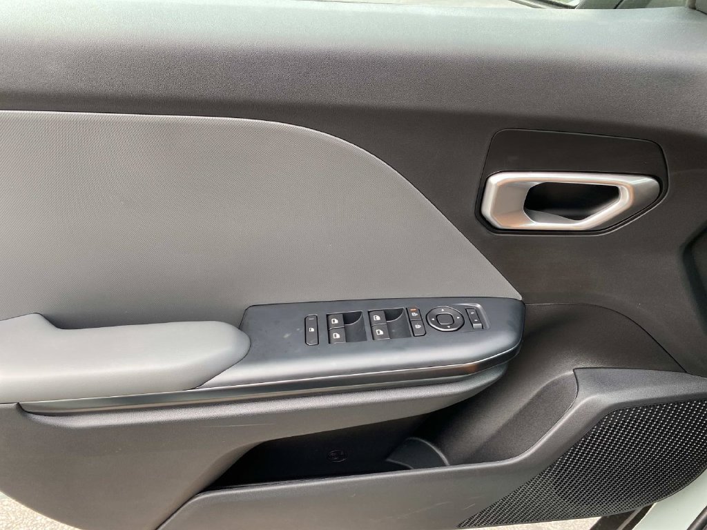 New 2026 Kia K4 FWD image 13